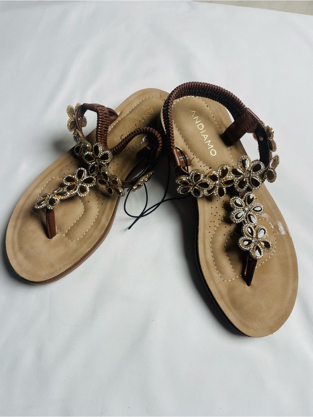 New Andiamo Women's Brown Jeweled Floral Toe-Post Sandals